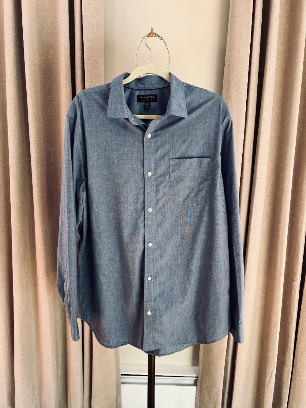 Banana Republic Men’s Blue Collared Dress Shirt Non-Iron XL